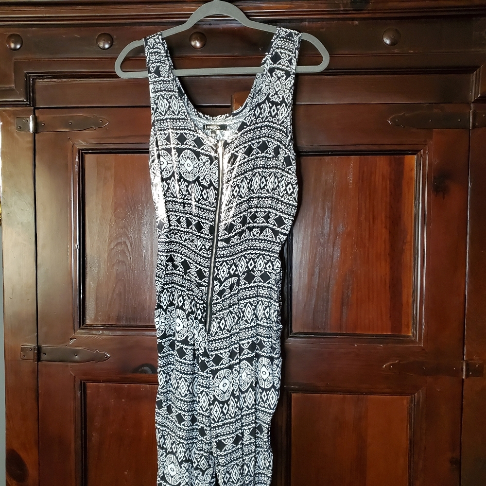 Black & White New Look  Zip Up‎ Romper Large